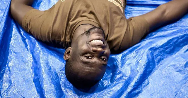 THE BLACK IS THE NEW BLACK il nero sta bene su tutto - secondo studio