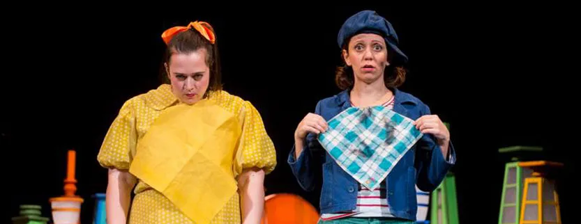 TUTTI GIÙ DAL MURO! atto unico per due attrici e un robot